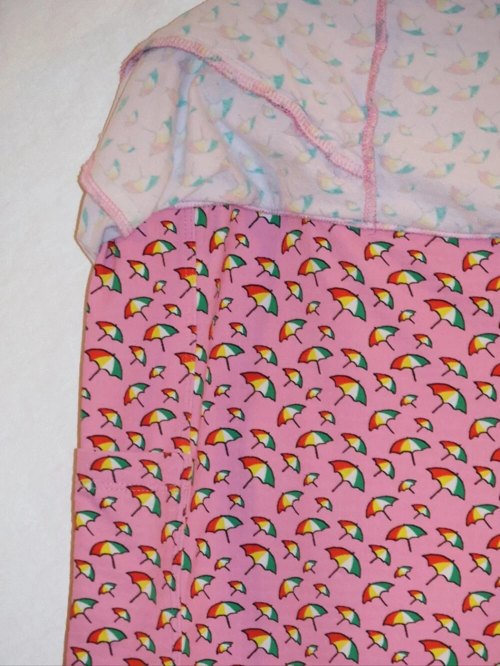 ⁠IBKÜL Pink Franny Umbrella Print Athletic Golf/Tennis Skort.